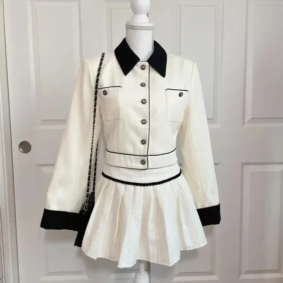 Korean structured contrast collared cropped jacket - Picture 2 of 4